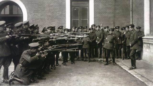 Simulacro de fusilamiento Academia de Caballería (1936). Foto: Cacho