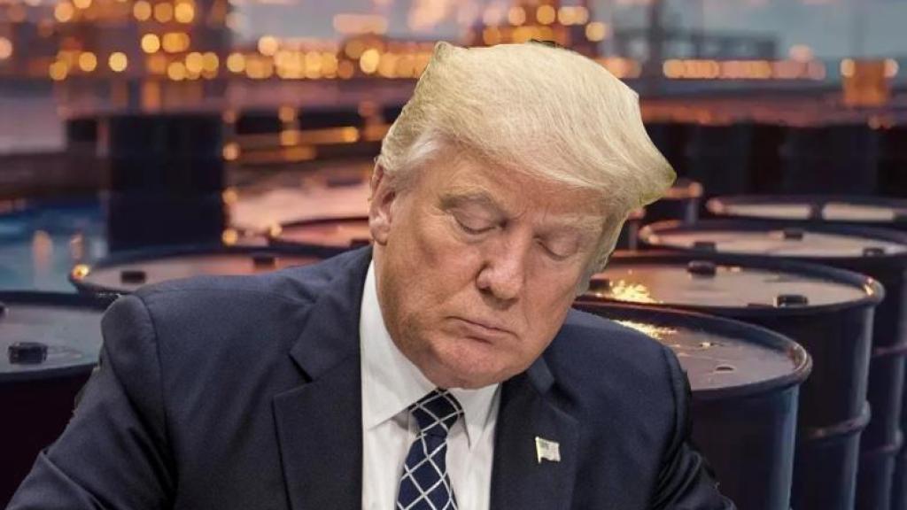 Fotomontaje de Donald Trump, presidente de los EEUU, con un fondo de una refinería de petróleo