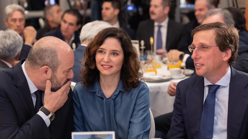 El presidente del Senado, Pedro Rollán; la presidenta de la Comunidad de Madrid, Isabel Díaz Ayuso y el alcalde de Madrid, José Luis Martínez-Almeida.