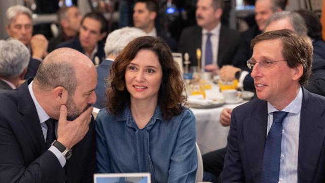 El presidente del Senado, Pedro Rollán; la presidenta de la Comunidad de Madrid, Isabel Díaz Ayuso y el alcalde de Madrid, José Luis Martínez-Almeida.