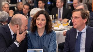 El presidente del Senado, Pedro Rollán; la presidenta de la Comunidad de Madrid, Isabel Díaz Ayuso y el alcalde de Madrid, José Luis Martínez-Almeida.