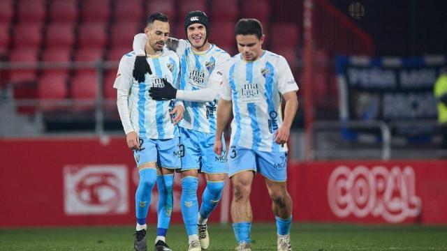Manu Molina y Luismi celebran el gol del primero contra el Mirandés en Anduva.
