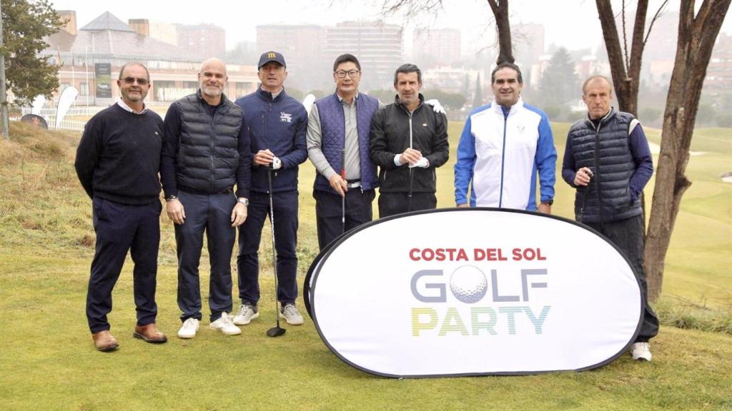 Varios de los participantes y organizadores en la Costa del Golf Party, entre ellos Luis Figo.