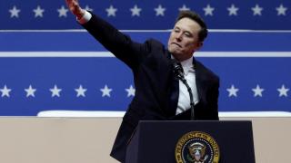 El polémico saludo de Elon Musk durante la investidura de Trump y que muchos han comparado con el saludo nazi.