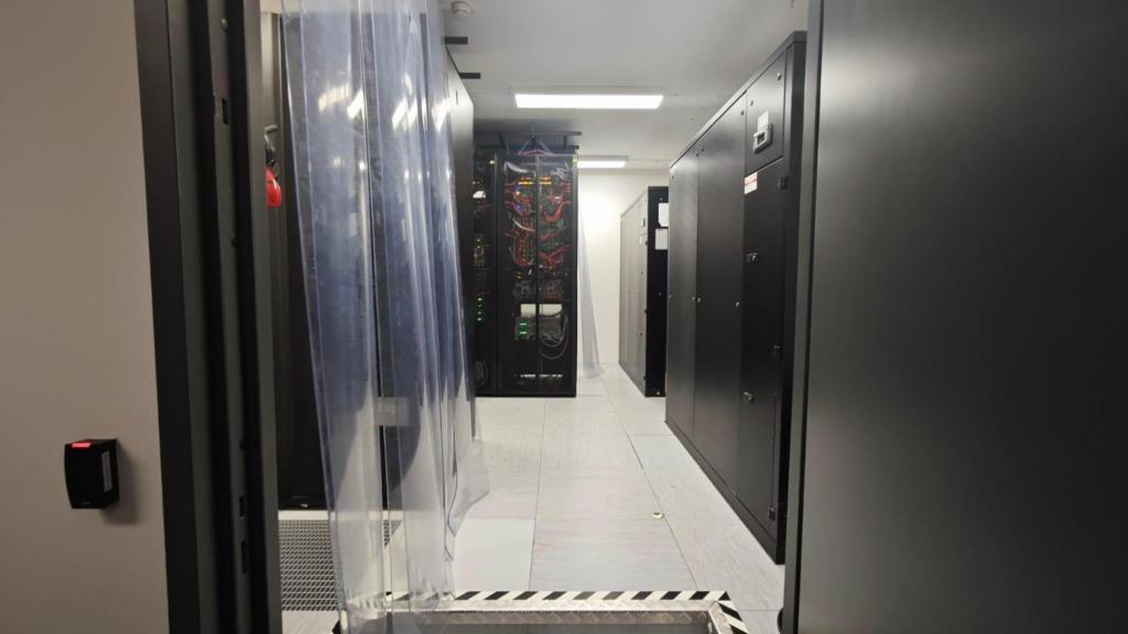 El interior de una de las salas donde se prueban unidades de almacenamiento.