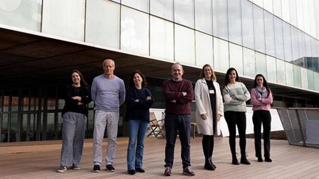 Enrique López-Poveda, catedrático del Área de Otorrinolaringología de la USAL, al frente de su grupo de investigación