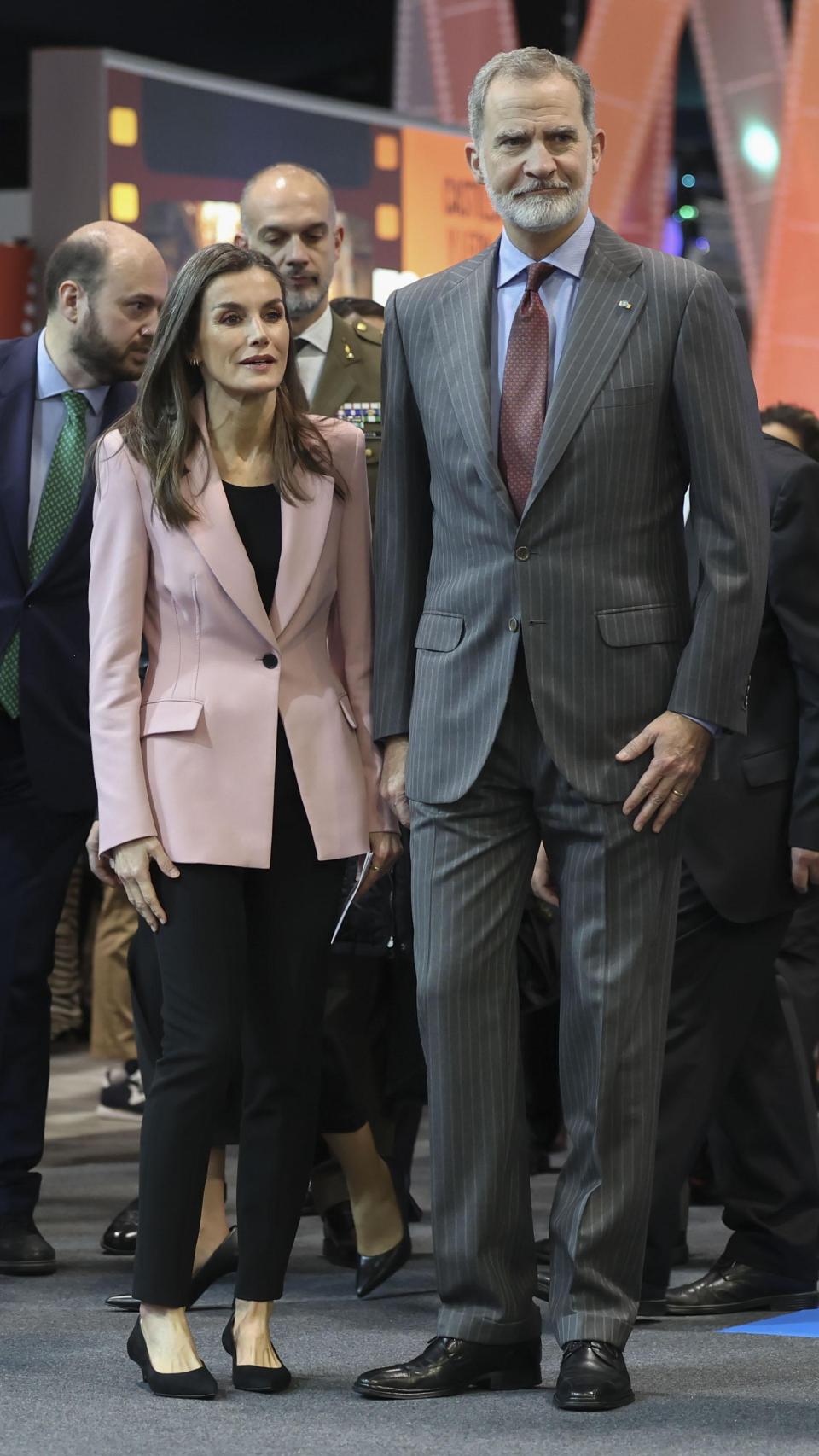 Los reyes de España, Felipe y Letizia, inauguran este miércoles la 45 edición de Fitur, la primera gran feria del turismo en el calendario y entre las más importantes a nivel global, a la que está prevista también la asistencia de unas 250.000 personas y que se celebra en los pabellones de Ifema en Madrid.