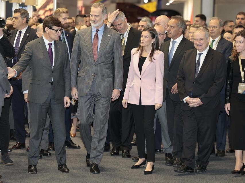 Los reyes de España junto a Salvador Illa, este miércoles.
