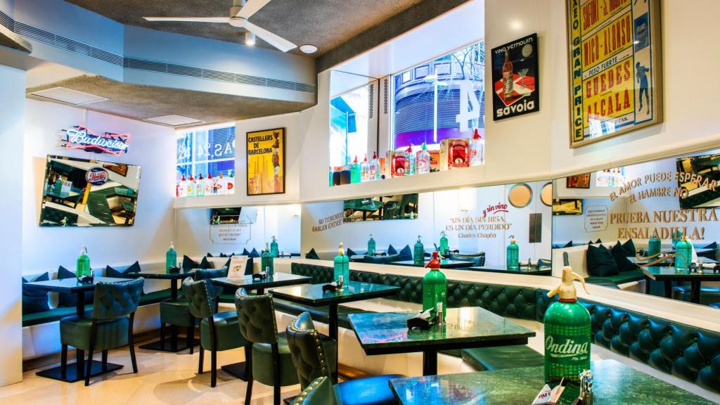 El interior de su local en Carrer de la Diputació.