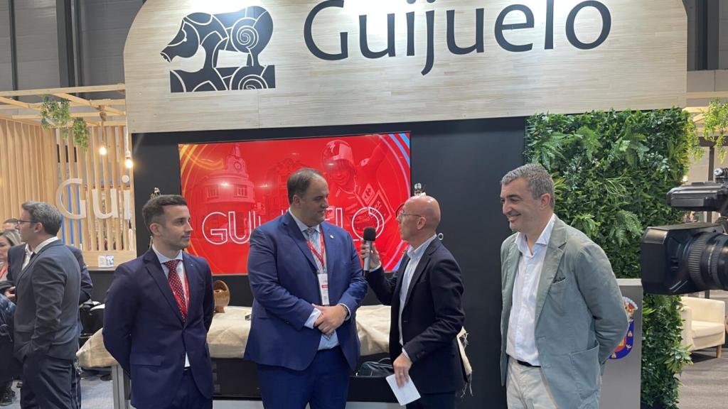 Promoción de la Vuelta Ciclista a España en el estand de Guijuelo en FITUR