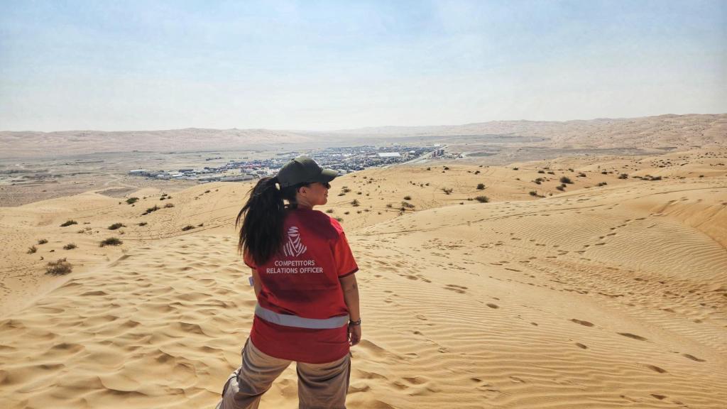 Silvia en el desierto.