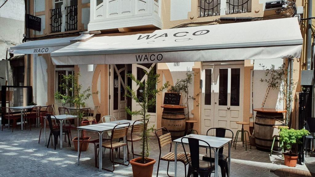 Fachada de WACO Coffee en la calle Alameda.