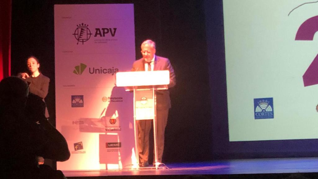 El presidente de las Cortes, Carlos Pollán, clausura la gala