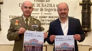 El concejal de Educación y Juventud, Sergio Calleja, y el Teniente coronel Luis Miguel Torres Sanz, subdirector y jefe de estudios de la Academia de Artillería, presentando las visitas guiadas