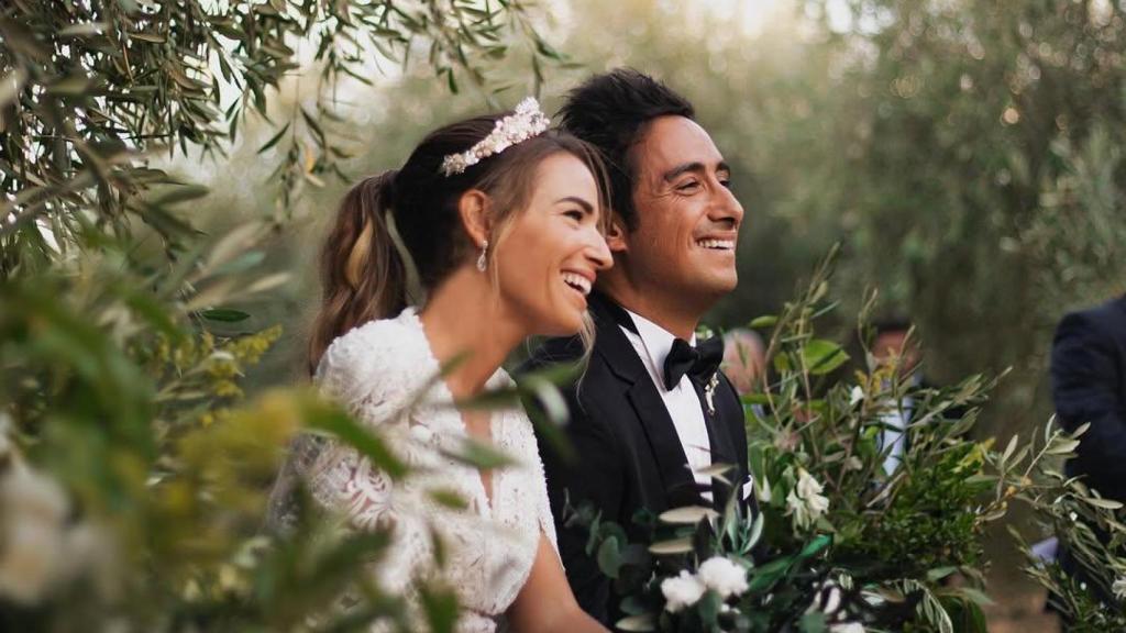 Flora González y Carlos Dato, felices, el día de su boda.