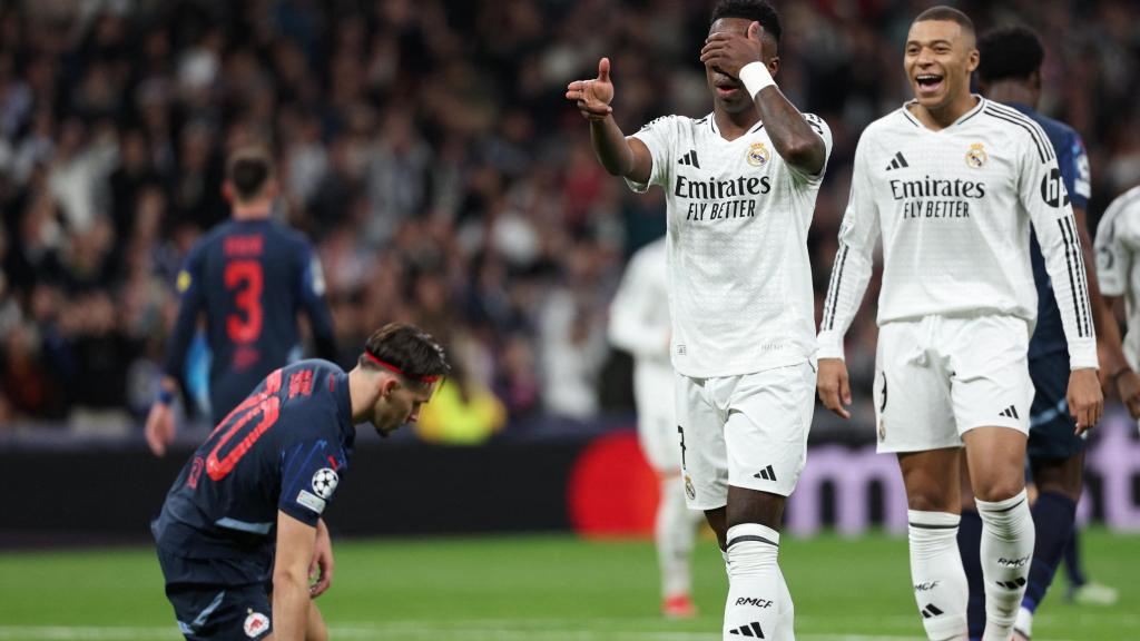 Vinicius celebra su primer gol del partido ante el Salzburgo.