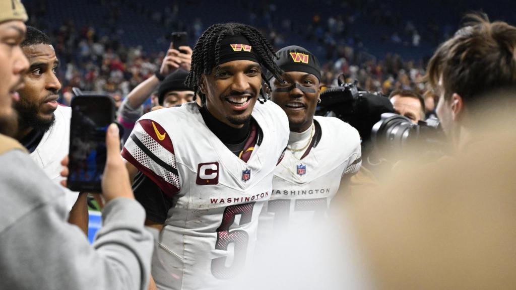 Jayden Daniels celebra con los Washington Commanders
