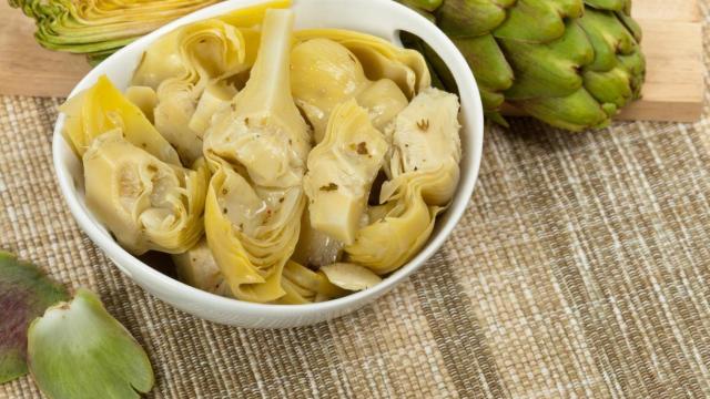 Alcachofas en un bol.