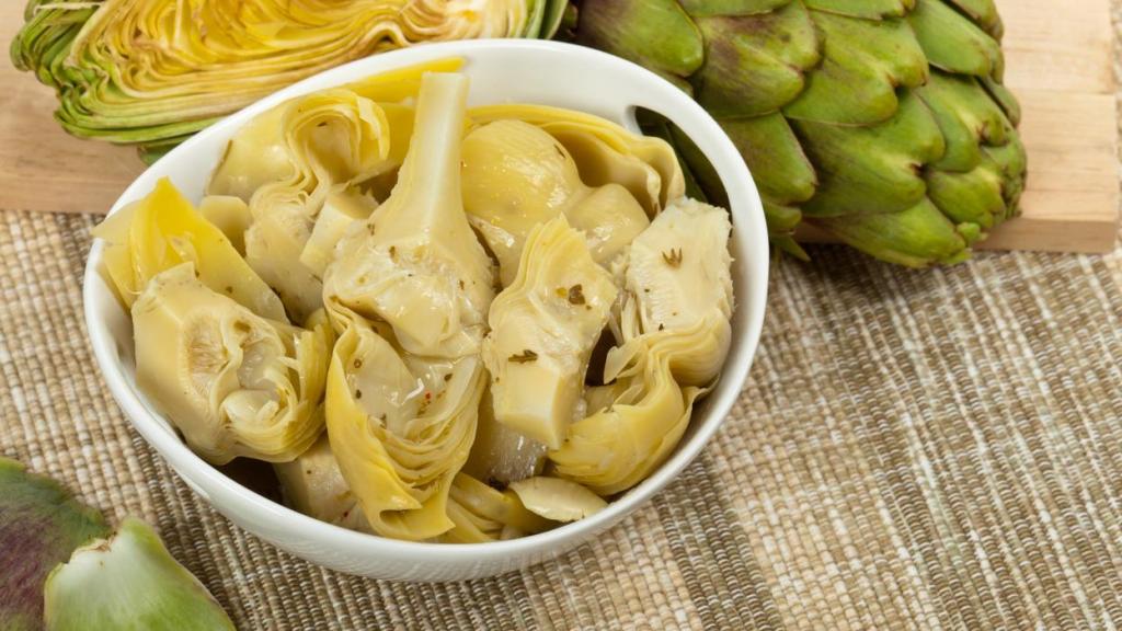 Alcachofas en un bol.