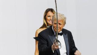 Donald Trump y su esposa Melania en el baile organizado para su investidura en Washington.
