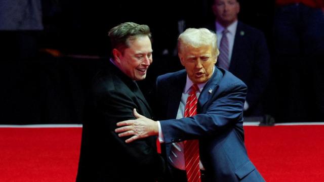 El dueño de Tesla, Elon Musk, y el ya presidente de EEUU, Donald Trump, en una imagen de archivo de la pasada campaña electoral.