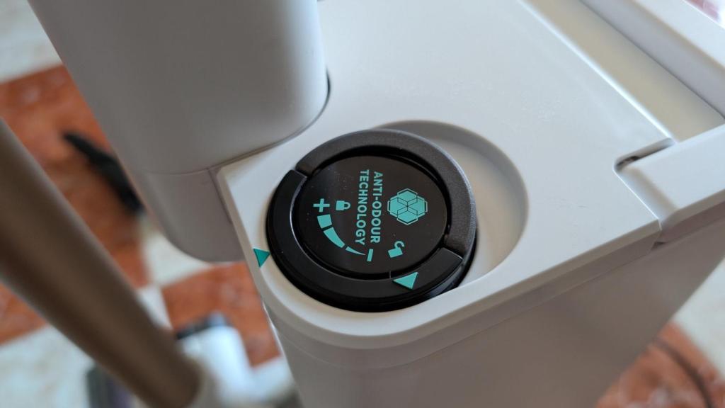 La Shark Clean & Empty cuenta con tecnología contra los olores en la base de autovaciado