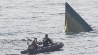 El narcosubmarino localizado en la Costa de A Morte, en el momento de su hundimiento.