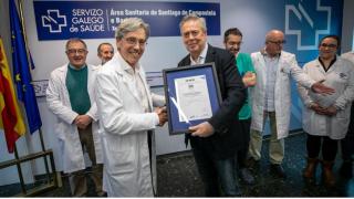 En conselleiro de Sanidade entrega la certificación ISO 9001 a la Unidad de Endoscopias Digestivas del área Sanitaria de Santiago de Compostela y Barbanza .