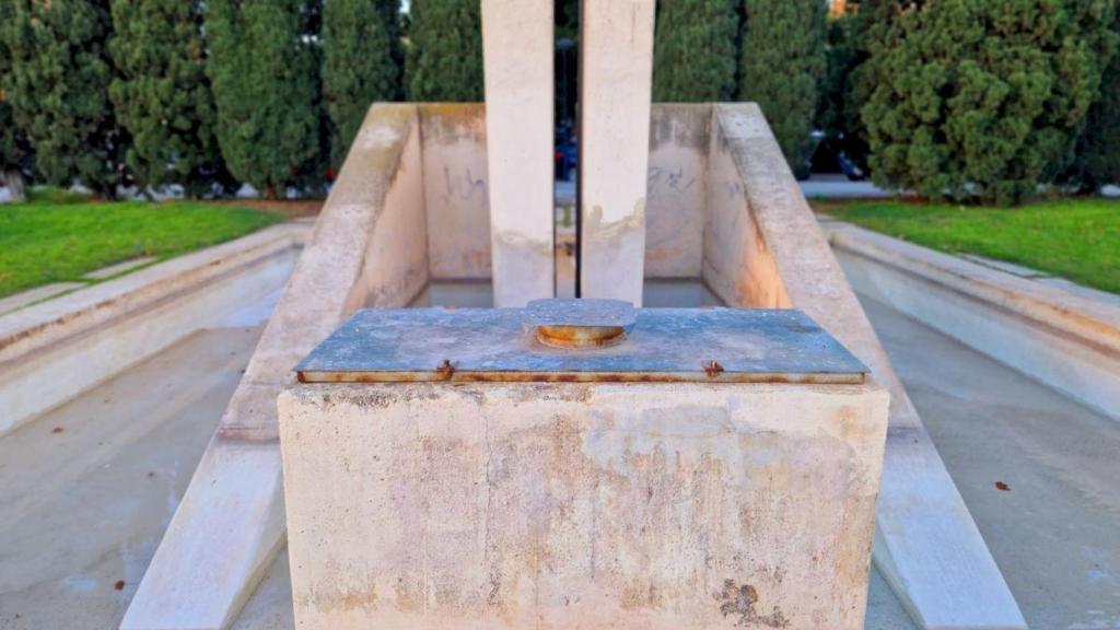 Monumento a las víctimas de riadas en Valencia. EE