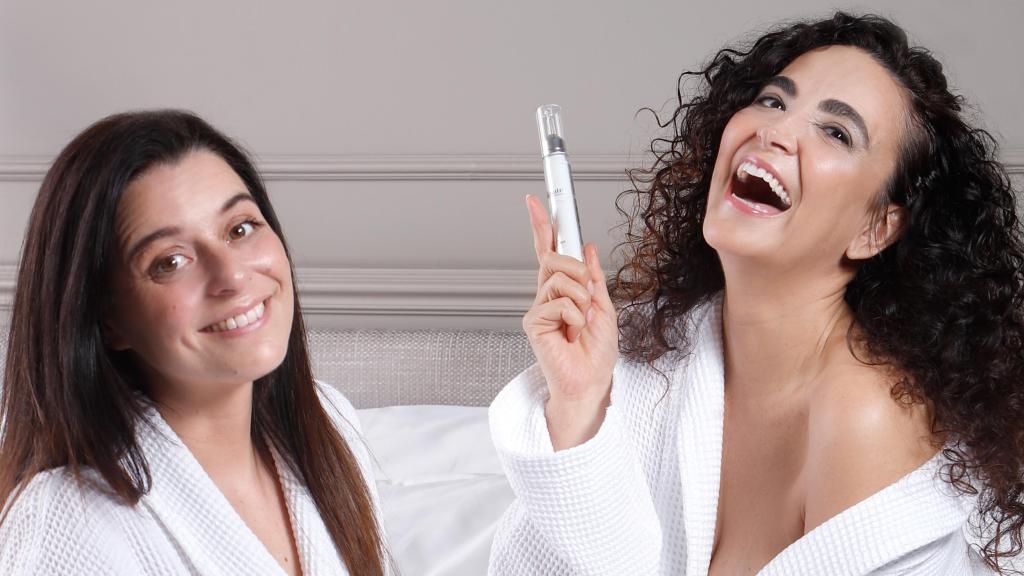 Cristina Rodríguez, embajadora de Mímate Cosmetics, junto a Nohemí Bermúdez, CEO de la marca.