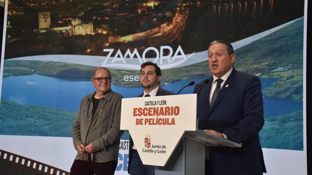 El presidente de la Diputación de Zamora, Javier Faúndez, en el estand de Castilla y León en FiITUR