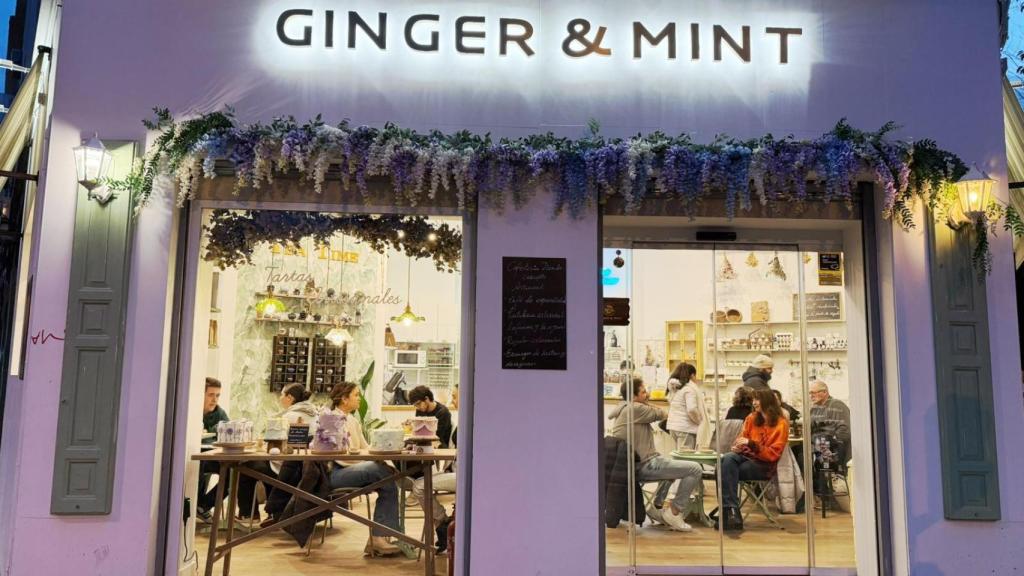 Fachada exterior de la cafetería.