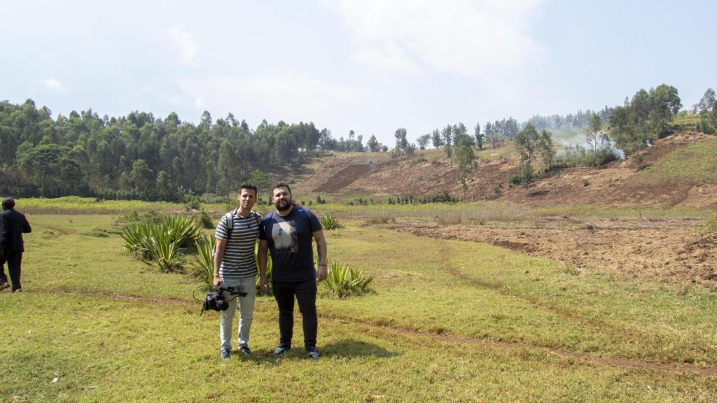 Néstor López y Carlos Valle, directores del corto 'Semillas de Kivu'.