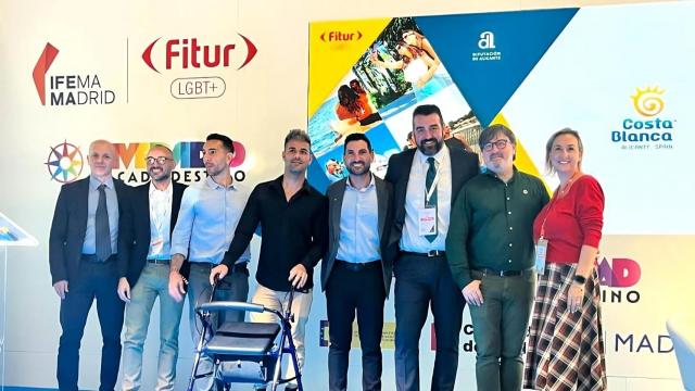 Jose Mancebo, tercero derecha, junto a Stephane Soriano y Pau Pinar este jueves en Fitur.