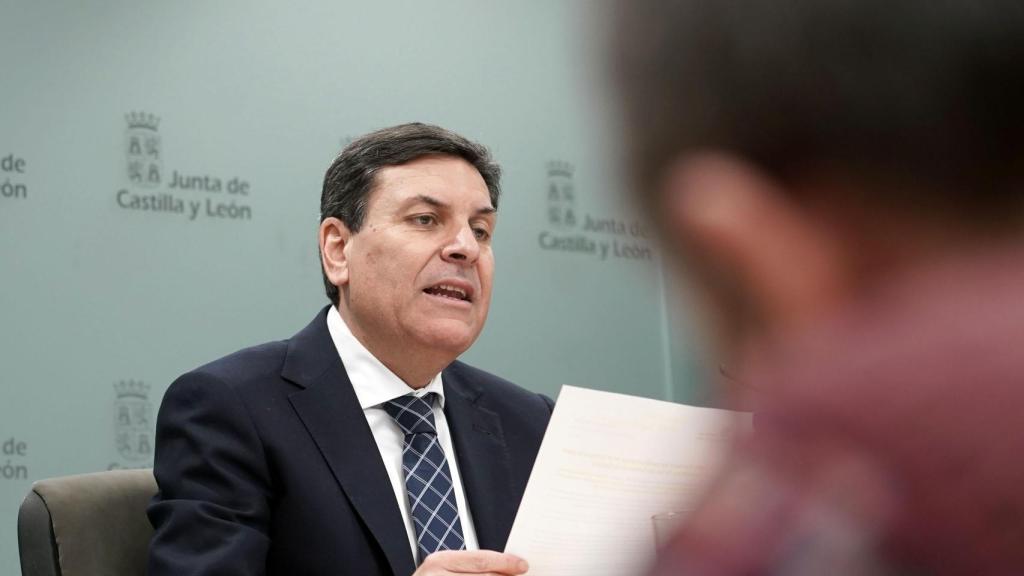 El consejero de Economía y Hacienda y portavoz de la Junta, Carlos Fernández Carriedo, comparece en rueda de prensa posterior al Consejo de Gobierno.