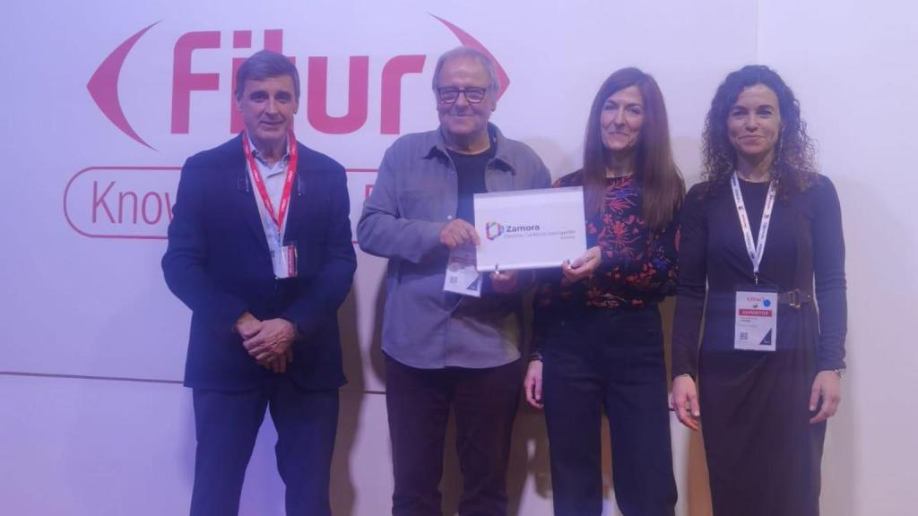 El concejal de Turismo, Christoph Strieder recoge el diploma que acredita a la ciudad como destino Turístico Inteligente Adherido