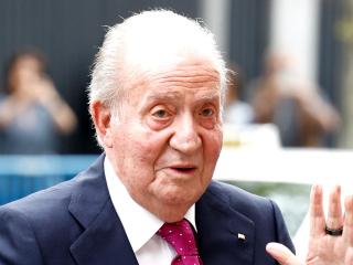 Así celebró el rey Juan Carlos su 87 cumpleaños: tarta, flamenco, espectáculo de drones y rodeado de sus hijas y nietos