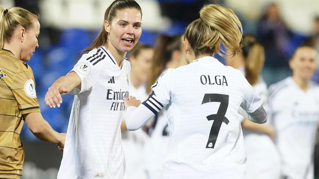 Las jugadoras del Real Madrid celebran uno de los goles del partido.