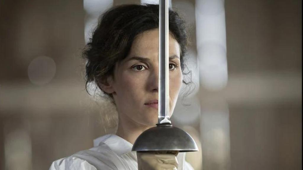 Doria Tiller en un fotograma de 'El profesor de esgrima'