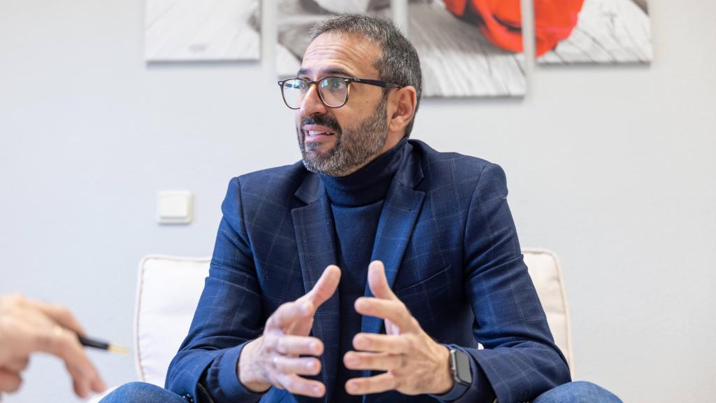Sergio Gutiérrez, secretario de Organización del PSOE de Castilla-La Mancha, durante la entrevista. Fotos: Javier Longobardo.
