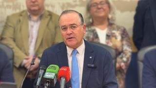 José Julián Gregorio, alcalde de Talavera de la Reina, durante la rueda de prensa.