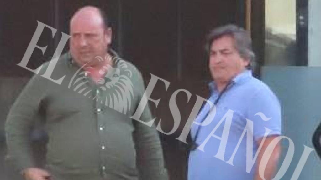 A la derecha, de azul, Álvaro Gallego, chófer de Carmen Pano que declaró que la acompañó a Ferraz.