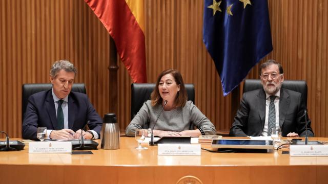 Alberto Núñez Feijóo, Francina Armengol y Mariano Rajoy.