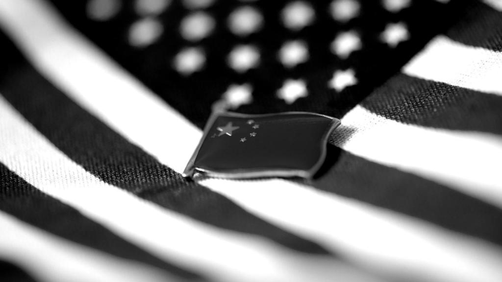 Banderas de Estados Unidos y de China