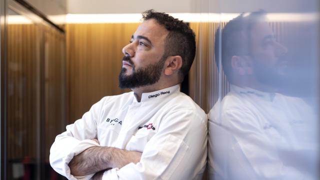 Diego René posa antes de la entrevista con EL ESPAÑOL de Málaga.