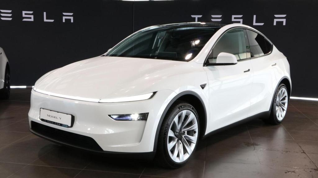 La tira de luz de leds del frontal es el elemento más característico.