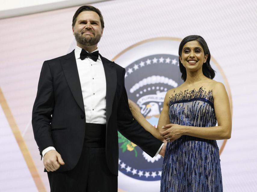 J.D. Vance y su esposa en el baile inaugural en Washington.