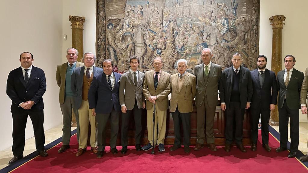 Miembros del prestigioso club Aero con el invitado.