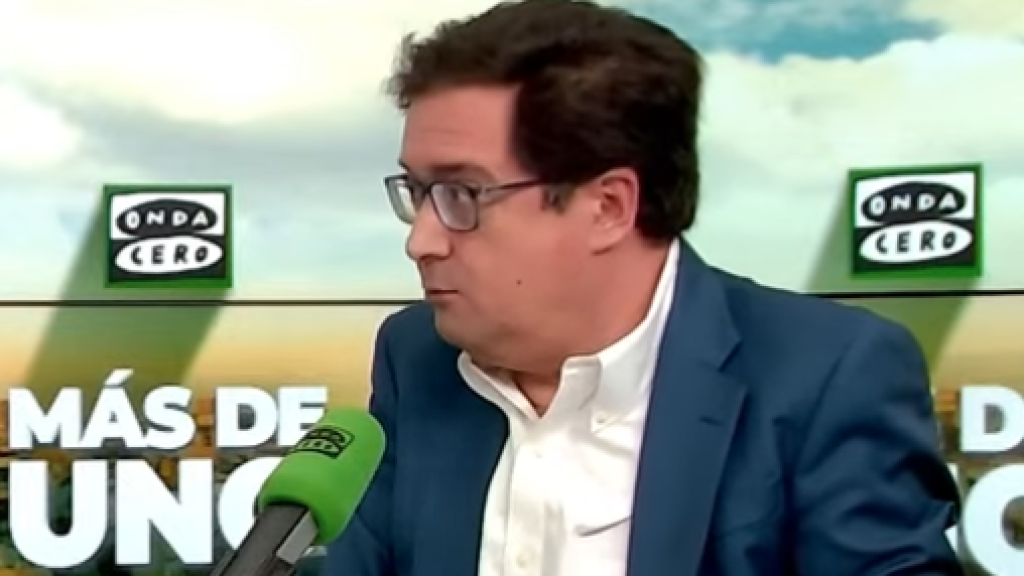 El ministro para la Transformación Digital y de la Función Pública, Óscar López, durante su entrevista en Onda Cero con Carlos Alsina.