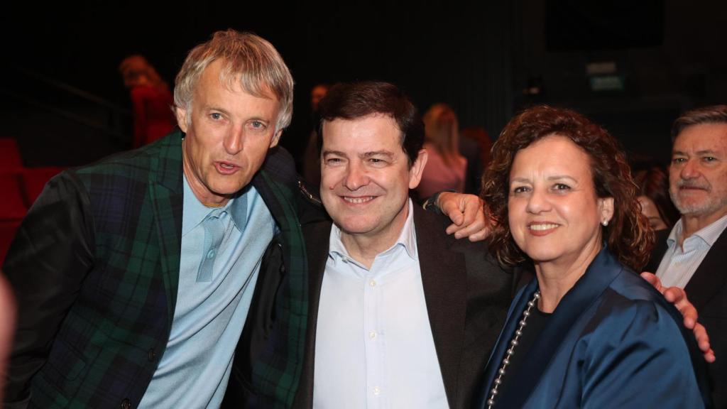 El presidente de la Junta, Alfonso Fernández Mañueco, y su mujer junto a Jesús Calleja preside el acto de promoción turística de Castilla Y León